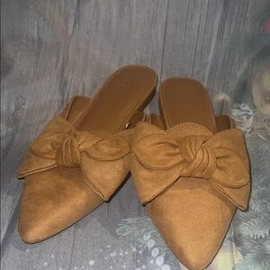 Women's Tan Suede Bow Pointed-Toe Mules
